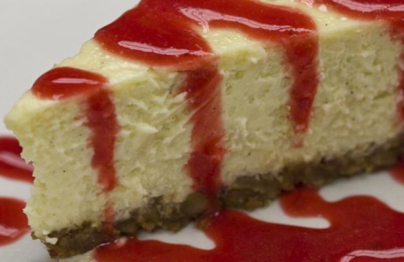 Cheesecake με βύσσινο και φράουλα
